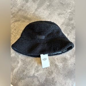 UGG Reversible Bucket Hat NWT